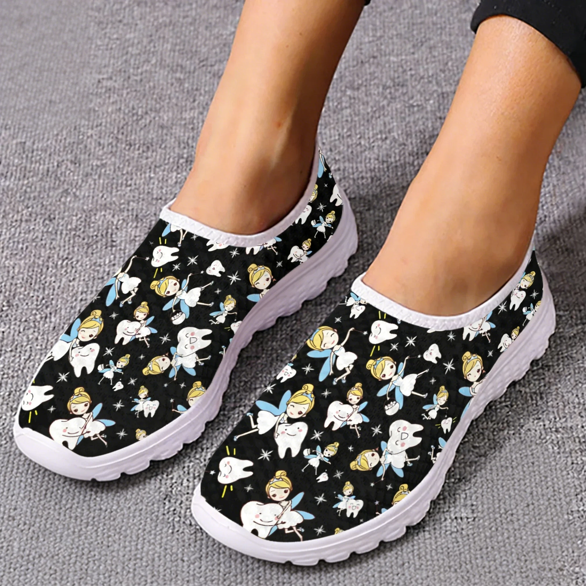 Cute Cartoon Nurse Elf/Teeth M - Women'S Fashion Tennis Shoes 评论和价格